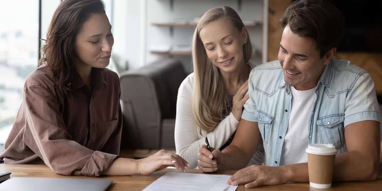 https://pierpointmortgage.com/wp-content/uploads/2022/09/Tips-For-First-Time-Homebuyers-Applying-For-a-Mortgage.jpg